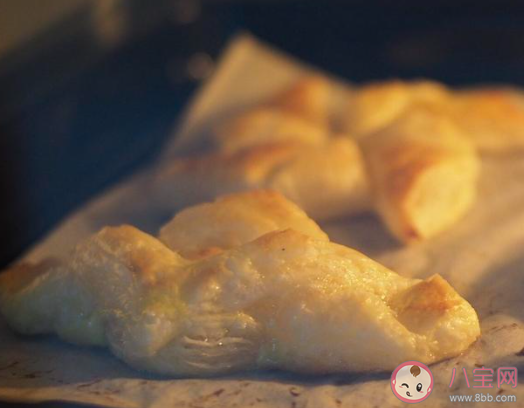 翻過長滿青苔的墻有一條江是什么歌 《小北巷》完整版歌詞在線聽歌