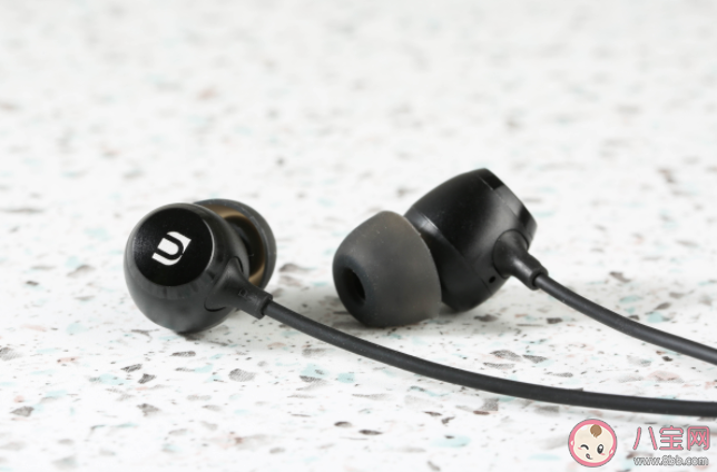 有線耳機和無線耳機怎么選 在挑耳機的時候應該注意些什么 有線耳機和無線耳機怎么選 在挑耳機的時候應該注意些什么