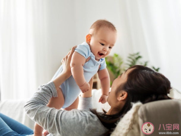 和小嬰兒多說話聊天有什么好處 有哪些和嬰兒交流的好方法