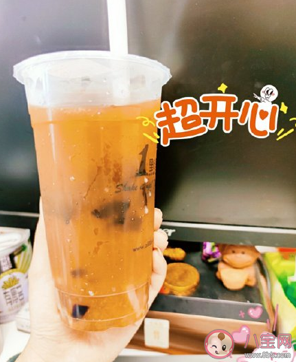 秋天的第一杯奶茶朋友圈文案句子 秋天的第一杯奶茶心情說說句子