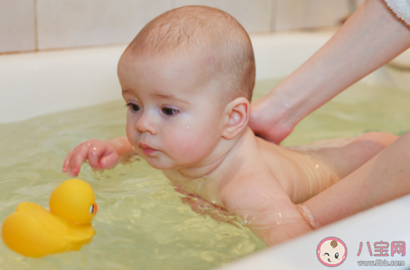 孩子不愿意洗澡怎么做比較好 讓洗澡變得有趣的一些妙招 孩子不愿意洗澡怎么做比較好 讓洗澡變得有趣的一些妙招