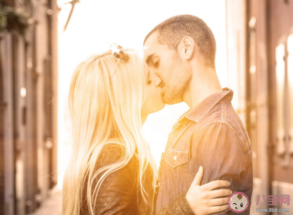 接吻時會有哪些生理反應 接吻時為什么會習慣閉眼
