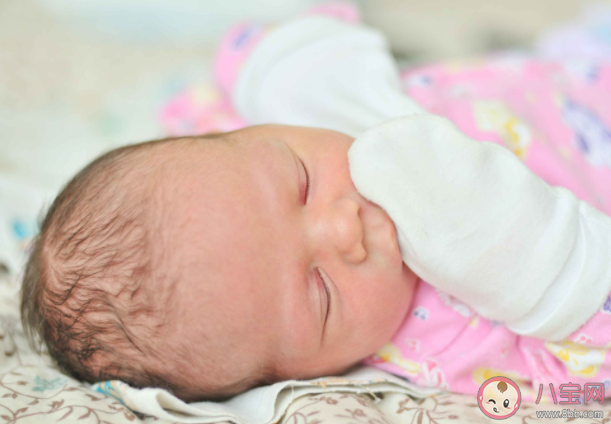 寶寶頭睡偏了長大會好嗎 怎么發現寶寶頭型異常