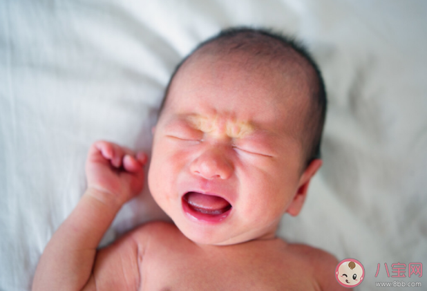 新生兒哭而無淚正常嗎 新生兒一直哭不停怎么辦 新生兒哭而無淚正常嗎 新生兒一直哭不停怎么辦