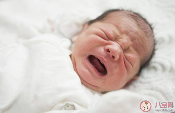 新生兒哭而無淚正常嗎 新生兒一直哭不停怎么辦 新生兒哭而無淚正常嗎 新生兒一直哭不停怎么辦
