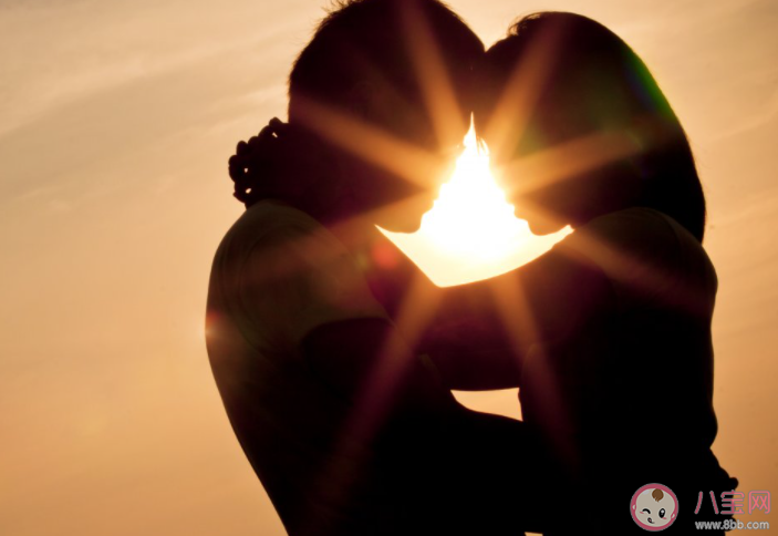 長久相處會(huì)讓人忽略顏值嗎 你有因?yàn)橄嗵幎雎灶佒档慕?jīng)歷嗎