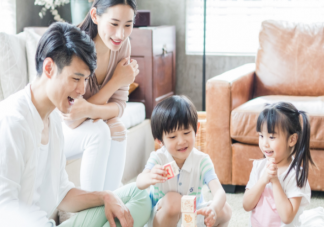 不同階段父母怎么和孩子玩 父母和孩子一起玩能學(xué)到什么