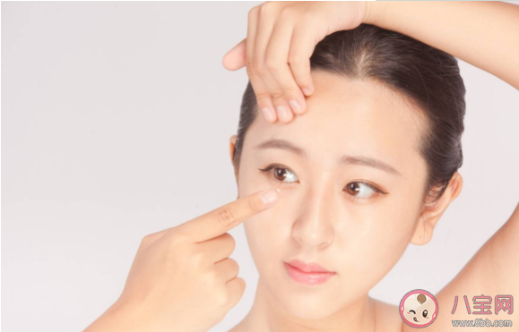 孕期可以帶隱形眼鏡嗎 孕期戴隱形眼鏡會有哪些不適感 孕期可以帶隱形眼鏡嗎 孕期戴隱形眼鏡會有哪些不適感