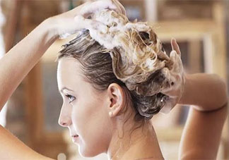 剛洗完頭發頭皮癢咋回事 洗頭的正確方法是什么