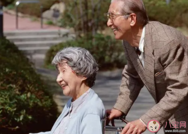 多個子女如何正確贍養(yǎng)老人 多子女的家庭老人由誰來養(yǎng)