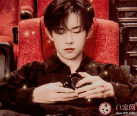 祝易烊千璽21歲生日快樂的文案說說 易烊千璽21歲生日快樂祝福語句子