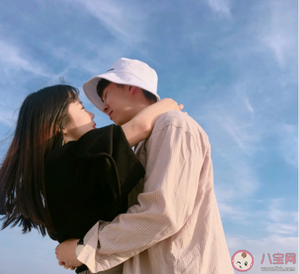 接吻哪些部位不能用力吻 為什么情侶間接吻時愛伸舌頭