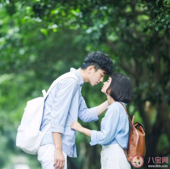 情侶接吻時為什么覺得口水是甜的 情侶接吻時為什么不會覺得惡心 情侶接吻時為什么覺得口水是甜的 情侶接吻時為什么不會覺得惡心