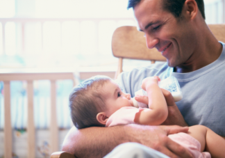 給男性延長(zhǎng)育兒或陪產(chǎn)假好實(shí)現(xiàn)嗎 延長(zhǎng)男性產(chǎn)假有什么困境