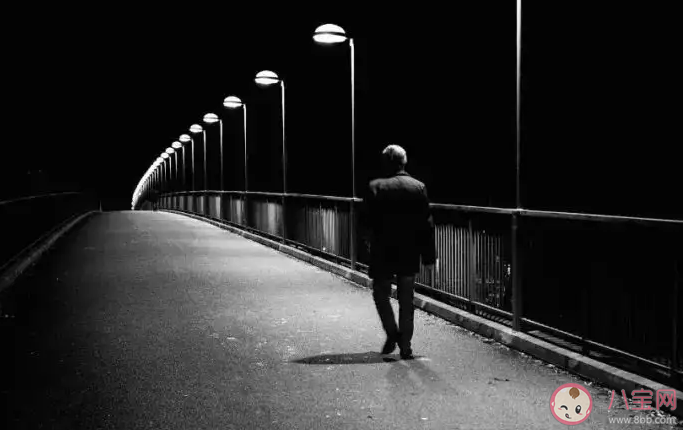 那些孤獨(dú)的人啊夜晚是否還回家是什么歌 《孤獨(dú)頌歌》完整版歌詞在線聽歌