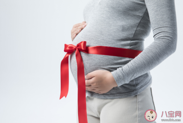 寶寶在羊水中為什么不會嗆水胎兒在子宮里如何呼吸 寶寶在羊水中為什么不會嗆水胎兒在子宮里如何呼吸