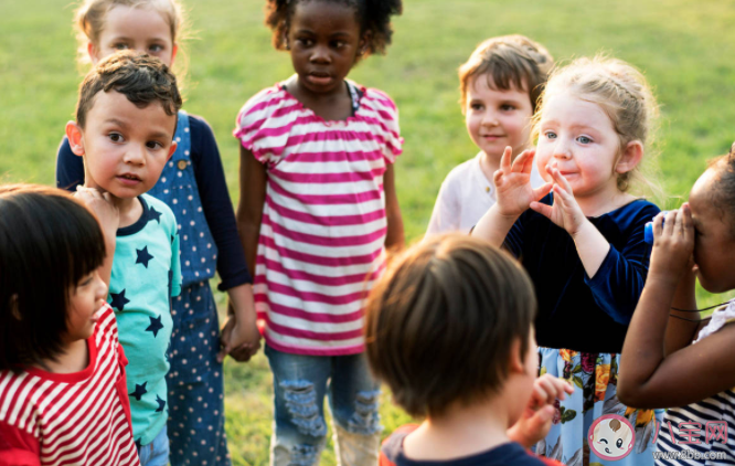 孩子內向要硬推著孩子去社交嗎 強迫孩子社交會怎樣