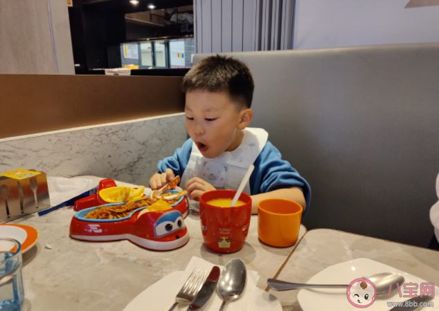 趁年輕趕緊生孩子有道理嗎 應該趁年輕趕快生孩子嗎