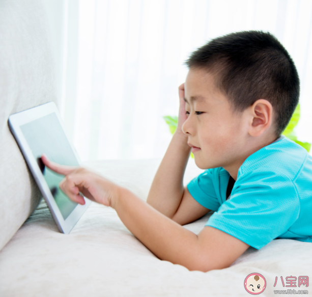 孩子玩游戲亂充錢能不能退回 如何看待未成年人游戲充值問題 孩子玩游戲亂充錢能不能退回 如何看待未成年人游戲充值問題