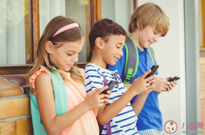 孩子玩游戲亂充錢能不能退回 如何看待未成年人游戲充值問題 孩子玩游戲亂充錢能不能退回 如何看待未成年人游戲充值問題