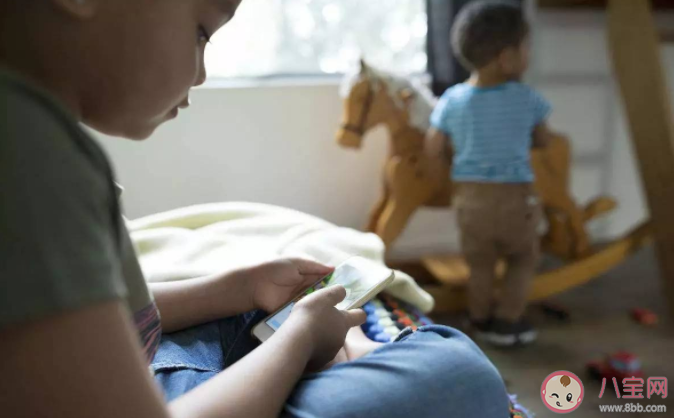 孩子玩游戲亂充錢能不能退回 如何看待未成年人游戲充值問題 孩子玩游戲亂充錢能不能退回 如何看待未成年人游戲充值問題