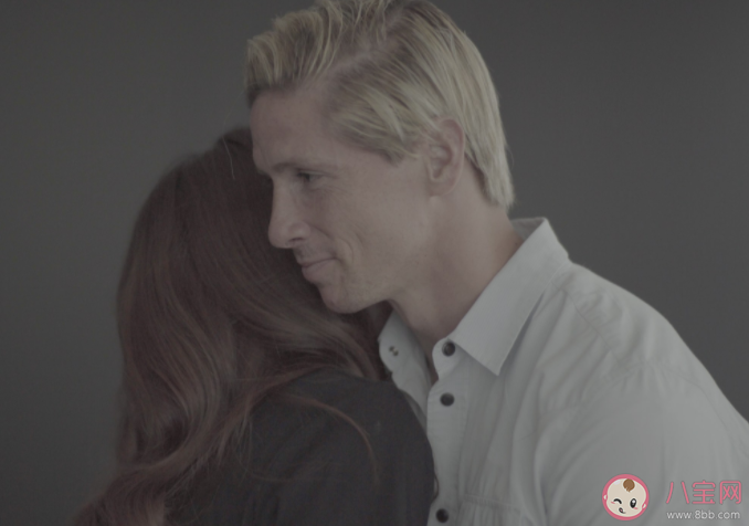 擁抱有助女性緩解壓力嗎 擁抱的好處有什么