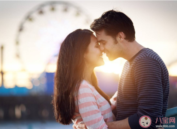 擁抱有助女性緩解壓力嗎 擁抱的好處有什么