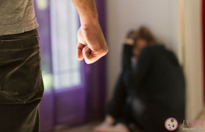 面對施暴我們該怎么辦 旁觀者要見義勇為嗎