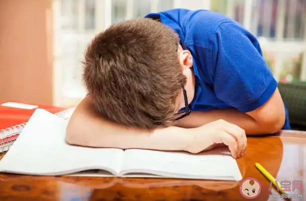 午睡時間控制在多久之內(nèi)合適 怎樣睡午覺才算好