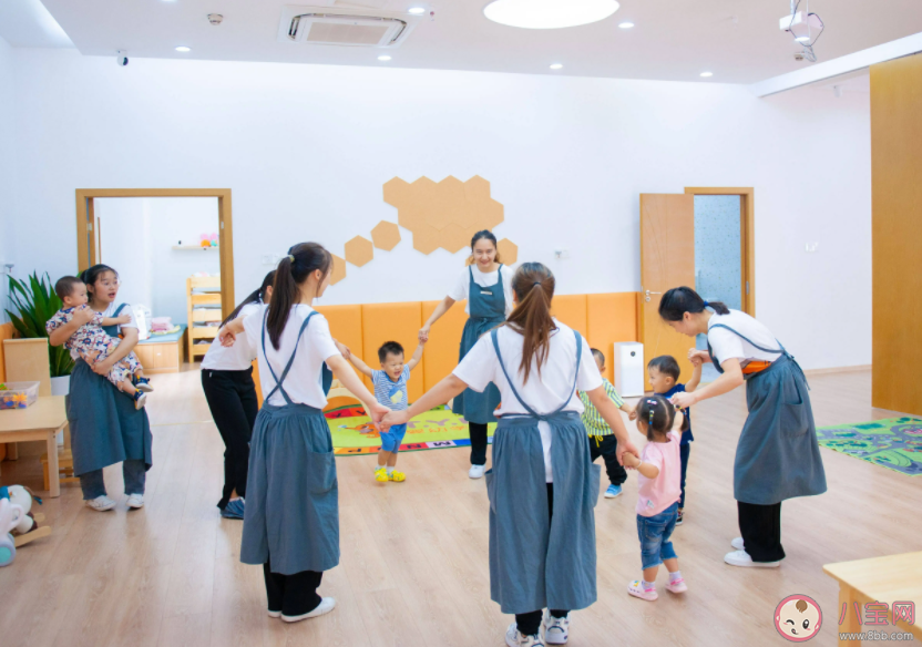 職場父母把孩子交給誰帶 你放心把孩子送托育機構嗎