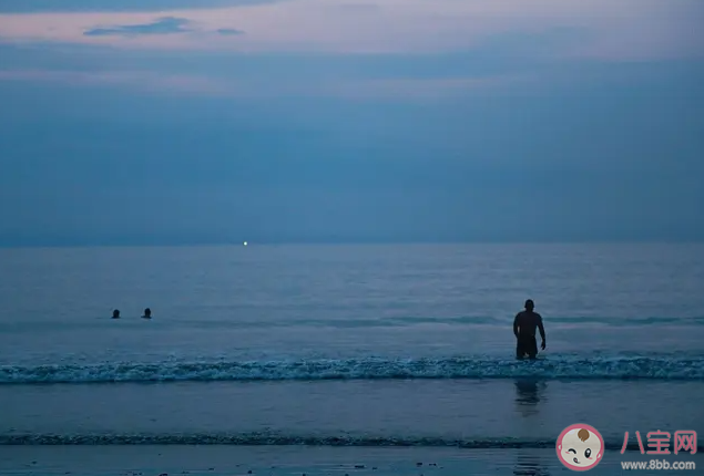 有一顆緊緊依靠著你的心一瞬間落空是什么歌 《落空》完整版歌詞在線聽歌 有一顆緊緊依靠著你的心一瞬間落空是什么歌 《落空》完整版歌詞在線聽歌