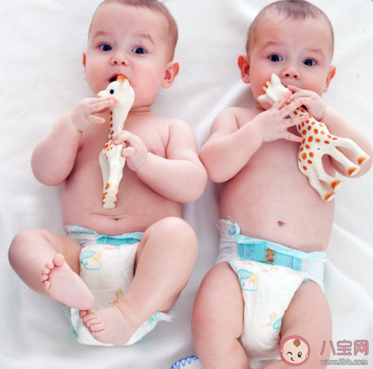 雙胞胎性格為什么差異大 雙胞胎之間的差異有哪些