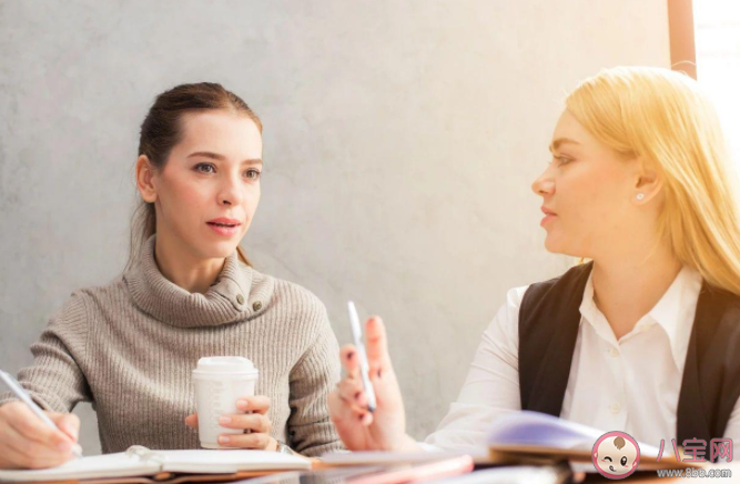 工作閑暇時(shí)刻有沒有必要和老板聊天 為什么建議職場(chǎng)新人多和老板聊天 工作閑暇時(shí)刻有沒有必要和老板聊天 為什么建議職場(chǎng)新人多和老板聊天