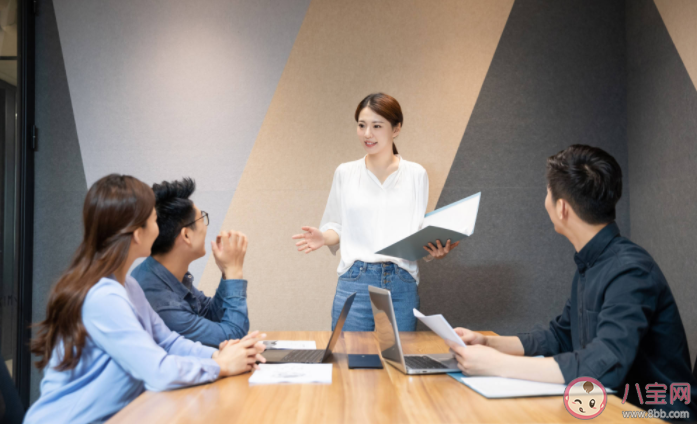 工作閑暇時(shí)刻有沒有必要和老板聊天 為什么建議職場(chǎng)新人多和老板聊天 工作閑暇時(shí)刻有沒有必要和老板聊天 為什么建議職場(chǎng)新人多和老板聊天