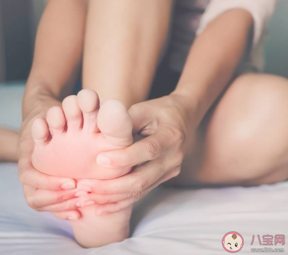 孕晚期水腫需要限制喝水嗎 如何判斷水腫是生理性還是病理性 孕晚期水腫需要限制喝水嗎 如何判斷水腫是生理性還是病理性