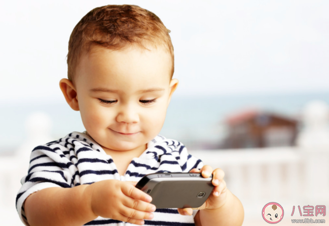 孩子每天刷手機會導(dǎo)致大腦萎縮嗎 孩子有手機病怎么辦