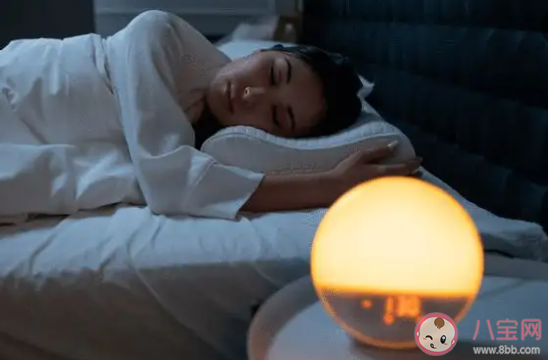 為什么年輕人睡眠時間越來越少 是什么剝奪了我們的睡眠