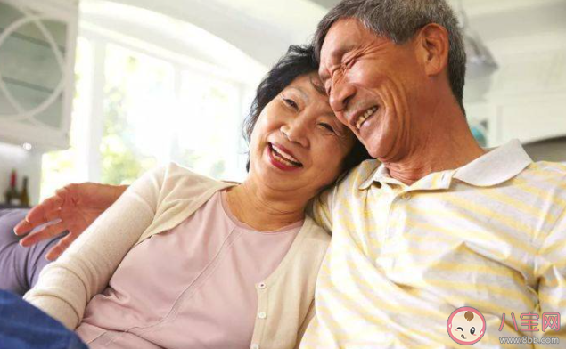 老年戀愛市場究竟有多吃香 老年相親角為何爆火 老年戀愛市場究竟有多吃香 老年相親角為何爆火