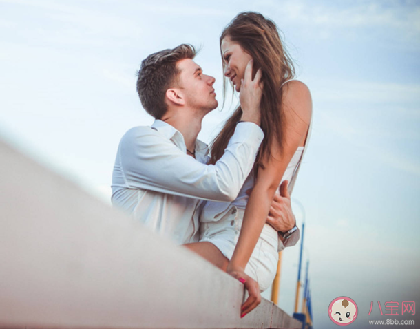 男人會同時愛上兩個女人嗎 婚后遇到一生摯愛要不要離婚 男人會同時愛上兩個女人嗎 婚后遇到一生摯愛要不要離婚