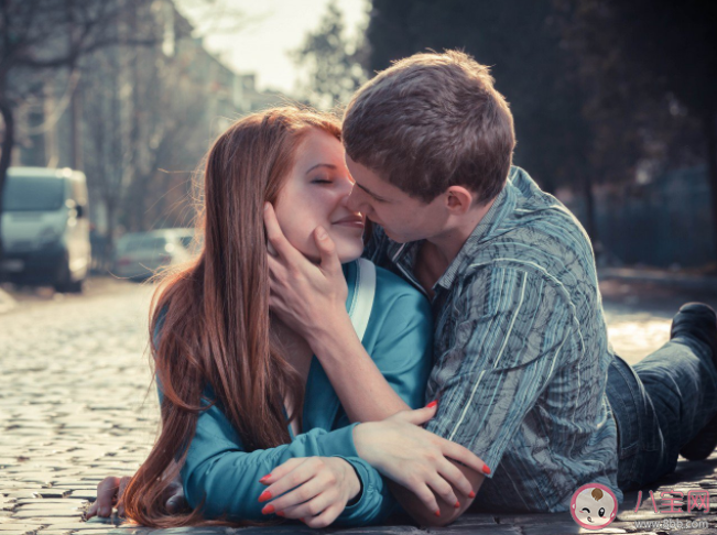 接吻時你的身體在做什么 接吻時會有哪些生理反應