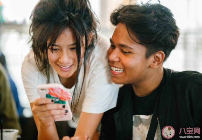 伴侶過分黏人是什么感覺 親密關(guān)系如何保持良好的邊界感