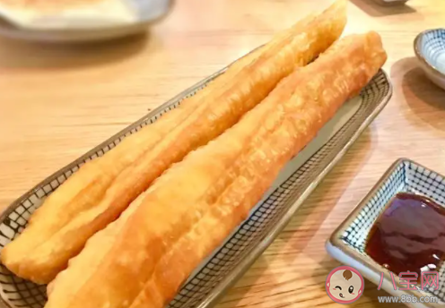 油條為什么是兩股 油條的制作辦法是什么 油條為什么是兩股 油條的制作辦法是什么