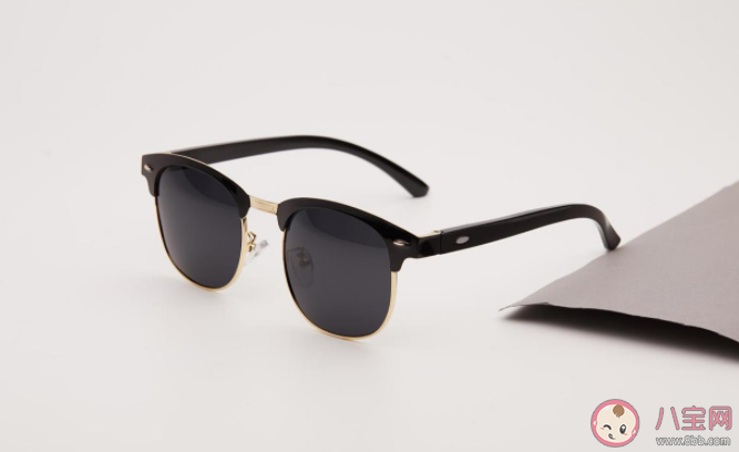 偏光太陽(yáng)鏡下雨天要不要戴 偏光太陽(yáng)鏡和普通太陽(yáng)鏡的區(qū)別 偏光太陽(yáng)鏡下雨天要不要戴 偏光太陽(yáng)鏡和普通太陽(yáng)鏡的區(qū)別