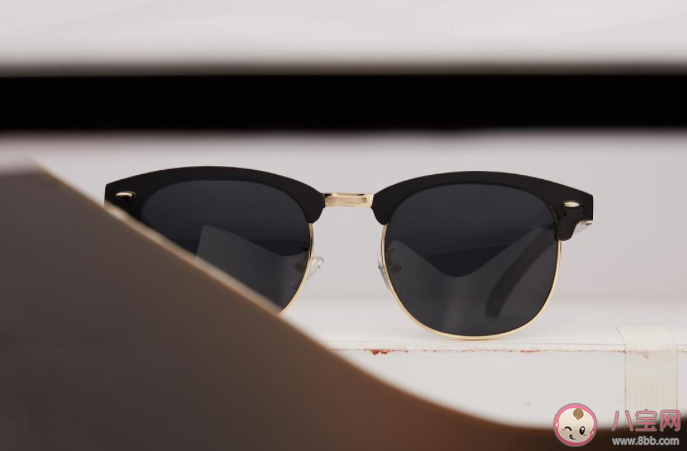 偏光太陽(yáng)鏡下雨天要不要戴 偏光太陽(yáng)鏡和普通太陽(yáng)鏡的區(qū)別 偏光太陽(yáng)鏡下雨天要不要戴 偏光太陽(yáng)鏡和普通太陽(yáng)鏡的區(qū)別