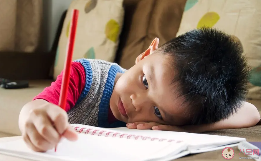 孩子寫作業家長必須要陪嗎 要不要陪孩子寫作業