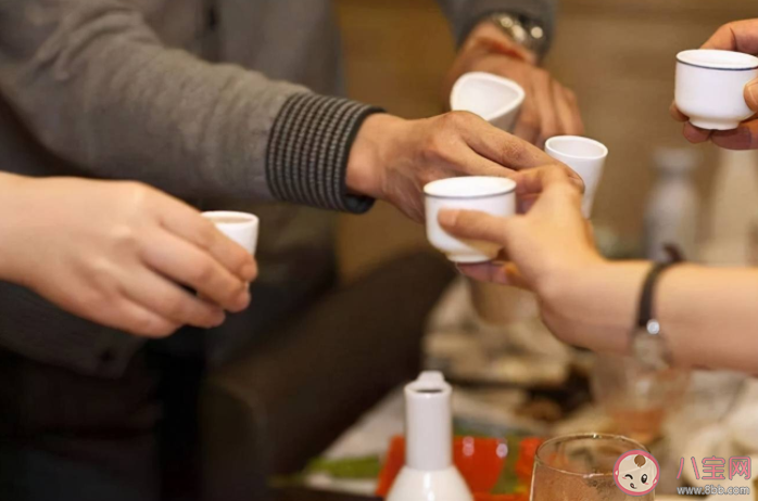 職場被勸酒真的不喝不行嗎 在酒桌上被勸酒怎么辦