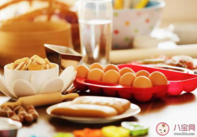 父母禁止孩子吃零食會(huì)怎樣 怎么合理給孩子選擇零食 父母禁止孩子吃零食會(huì)怎樣 怎么合理給孩子選擇零食