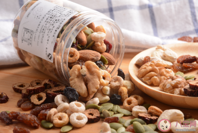 父母禁止孩子吃零食會(huì)怎樣 怎么合理給孩子選擇零食 父母禁止孩子吃零食會(huì)怎樣 怎么合理給孩子選擇零食