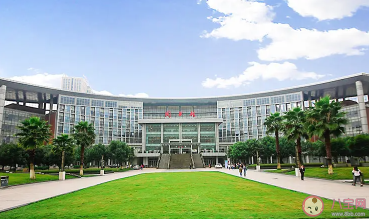 大學學的不是喜歡的專業(yè)怎么辦 大學要不要轉(zhuǎn)專業(yè)