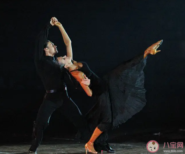 就給我炙熱的吻瞄準我柔軟的唇是什么歌 《午夜恰恰》完整版歌詞在線聽歌 就給我炙熱的吻瞄準我柔軟的唇是什么歌 《午夜恰恰》完整版歌詞在線聽歌